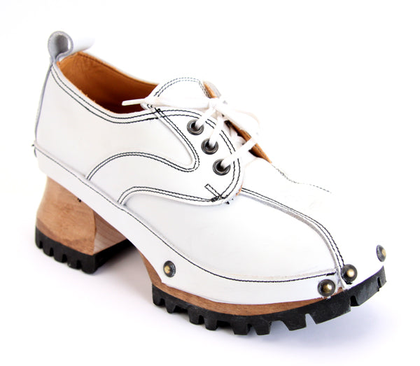 Vintage View: Clog Gibson