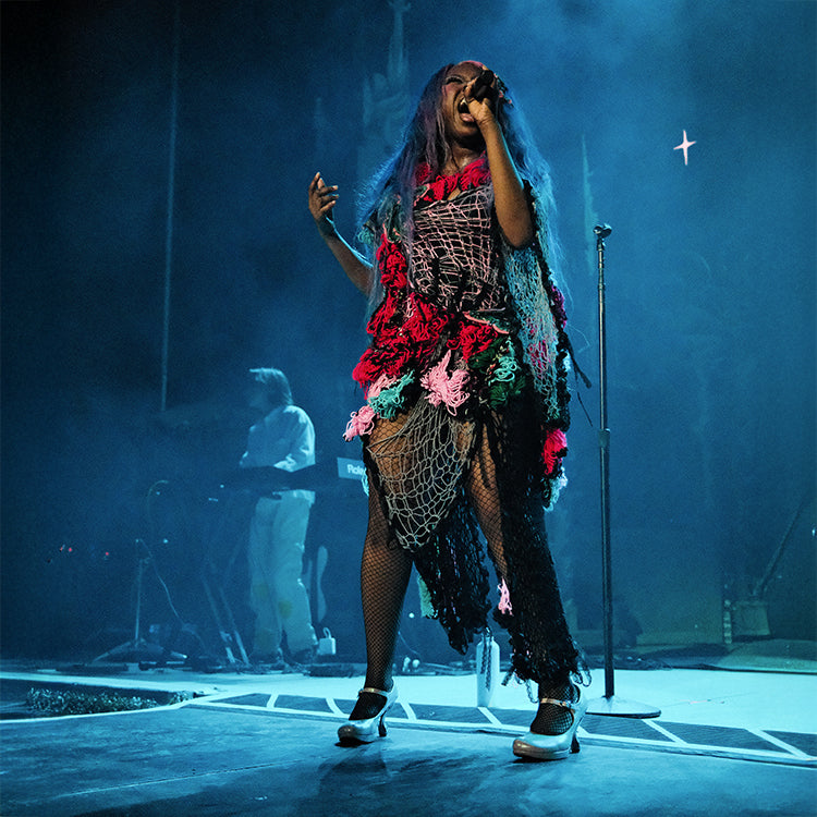Hemlocke Springs Performs at Forest Hills Stadium in Elizabeth Heels