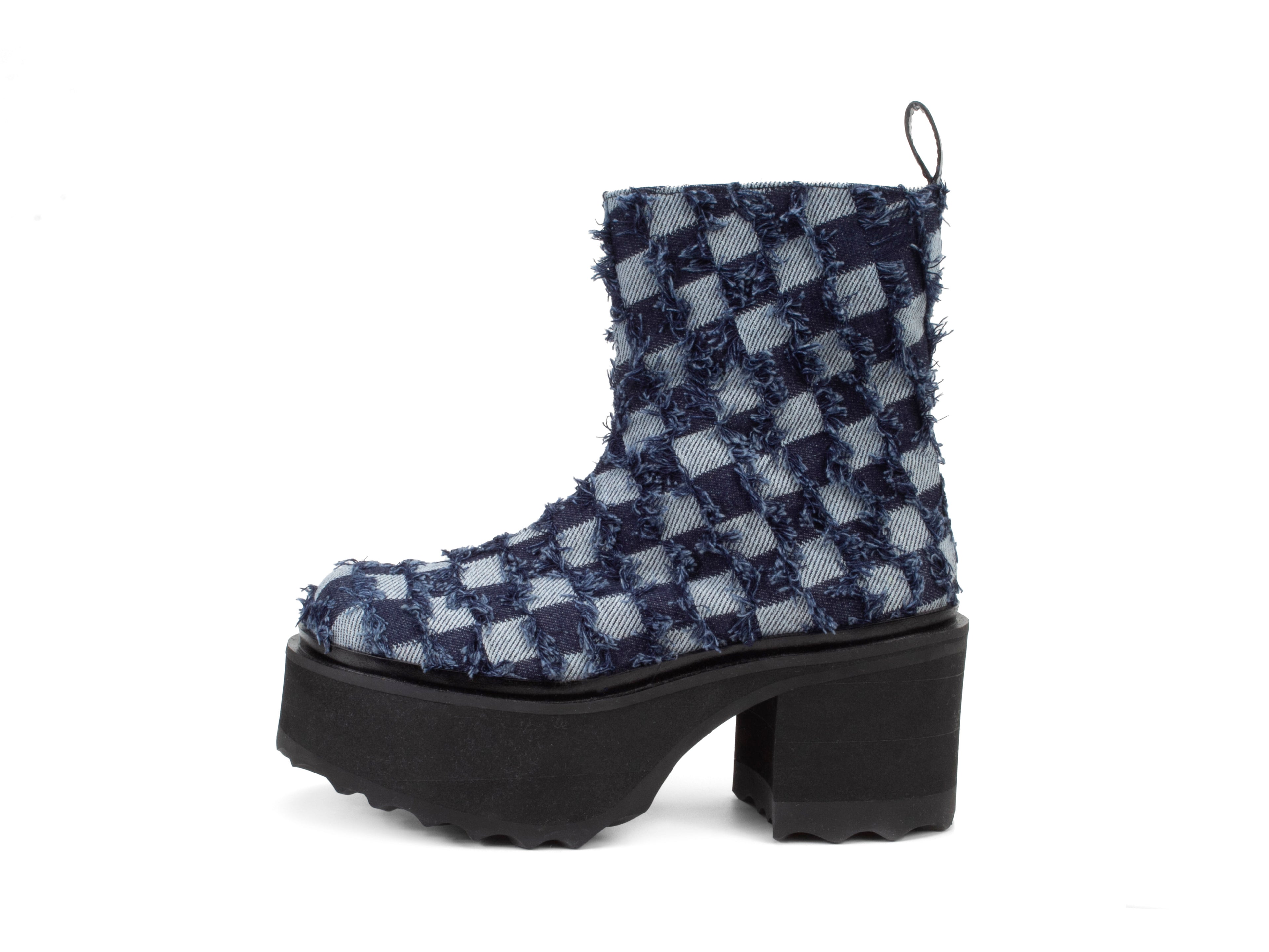 blue_denim_(vegan) - Outside