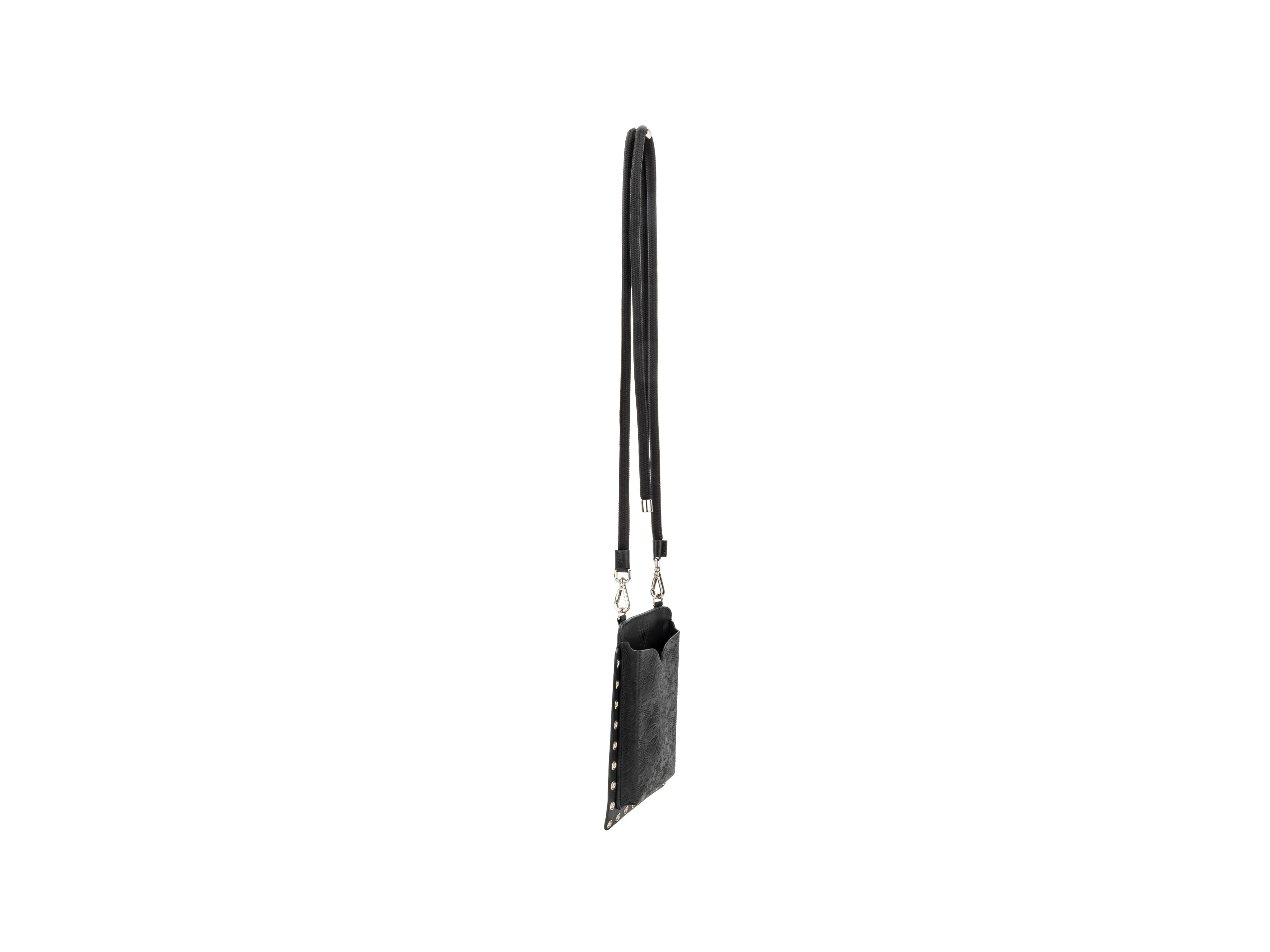 black_emboss - Quarter View