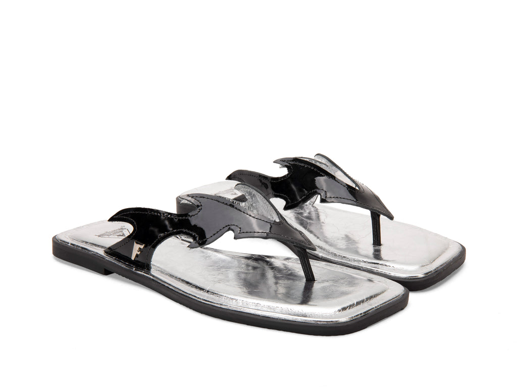 black_silver - Quarter View