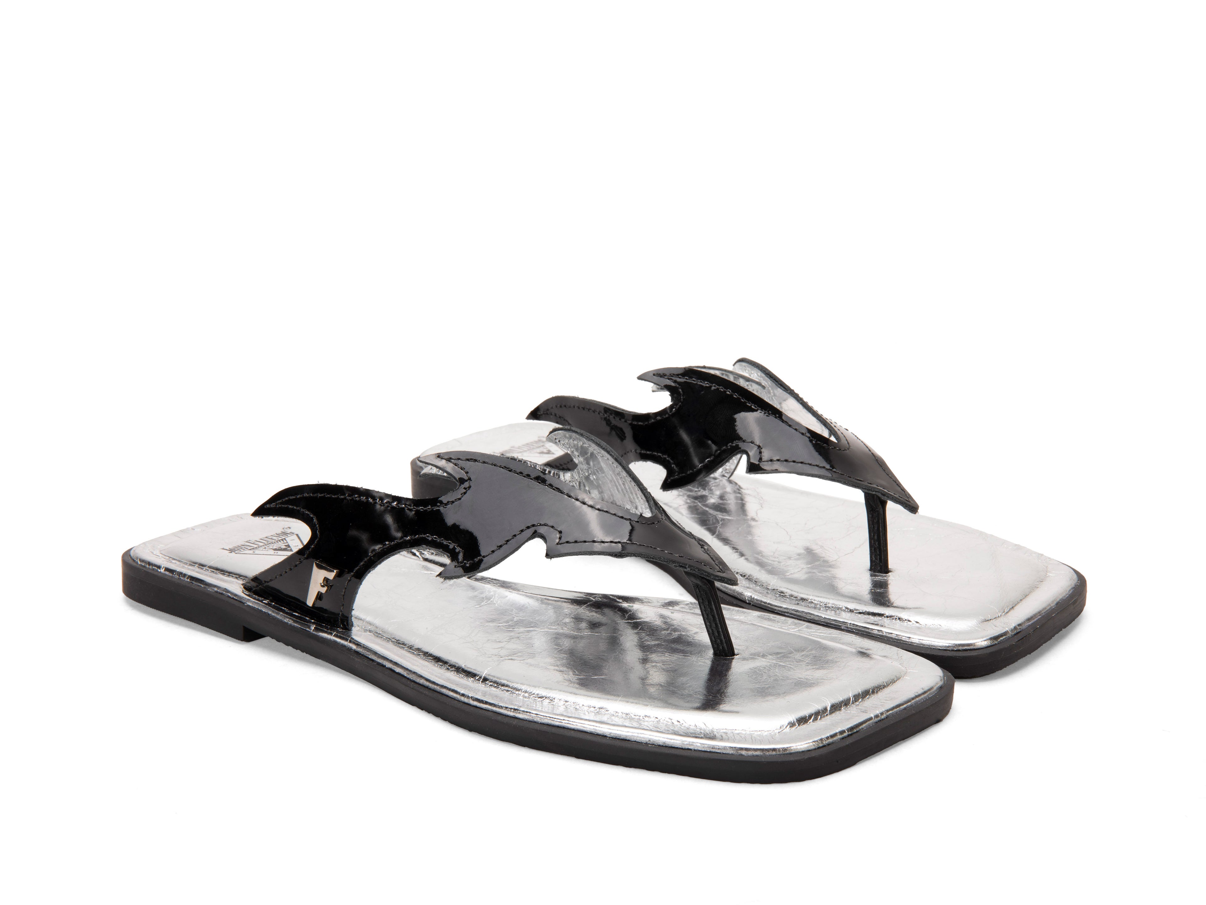 black_silver - Quarter View