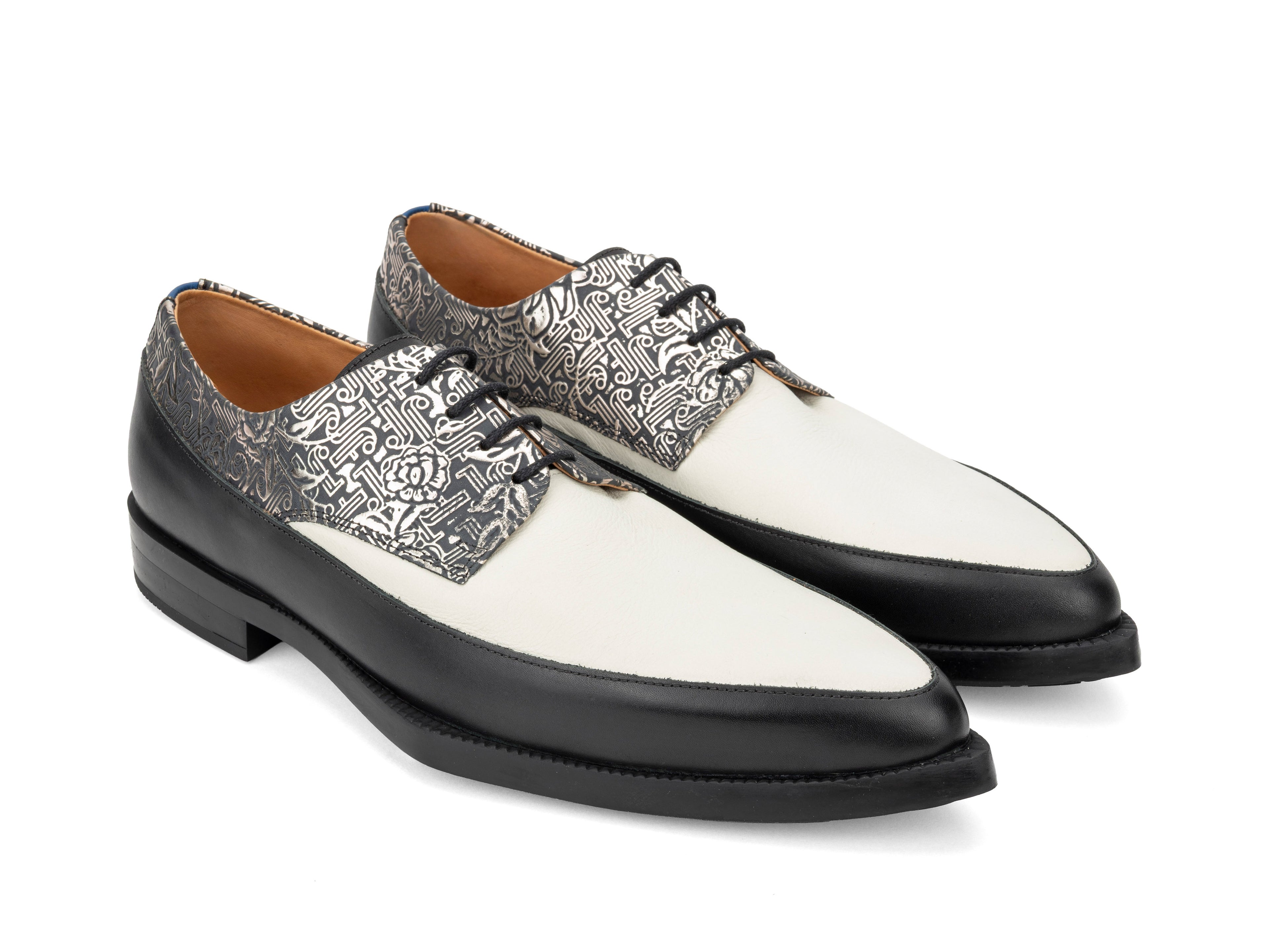 black,white - Quarter View