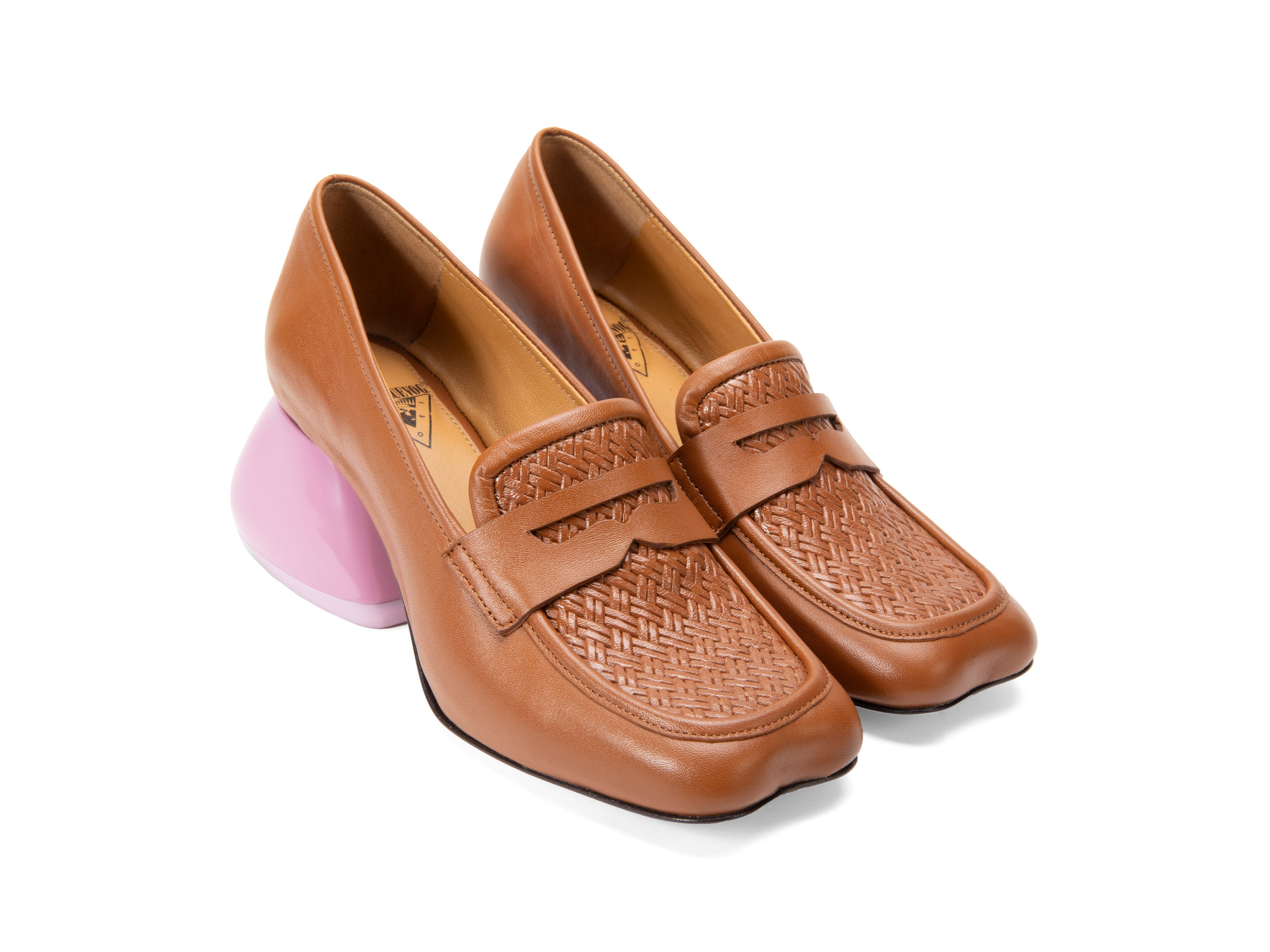 brown_pink - Quarter View