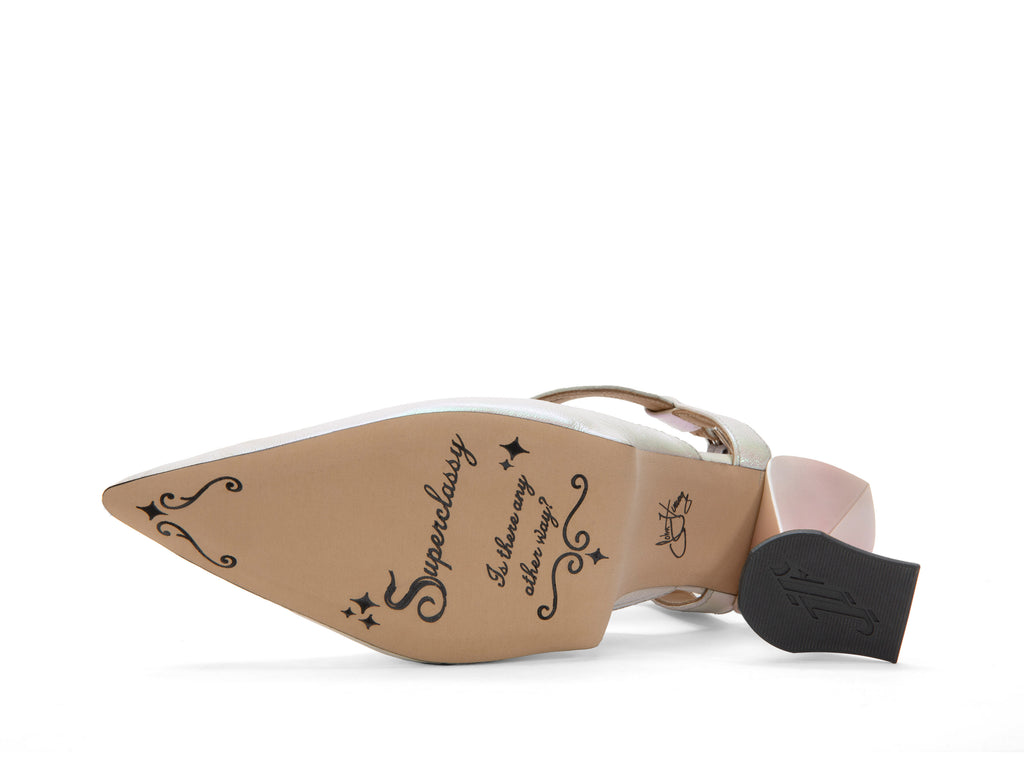 white - Sole View