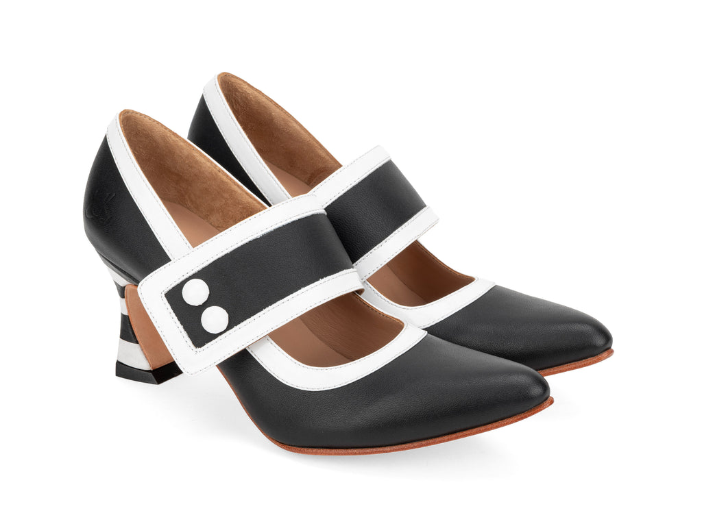 black,white - Quarter View