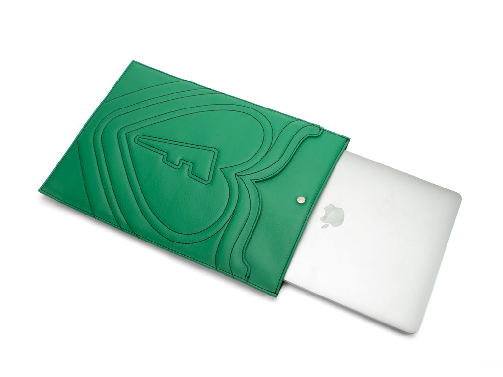 green_(vegan) - With Laptop