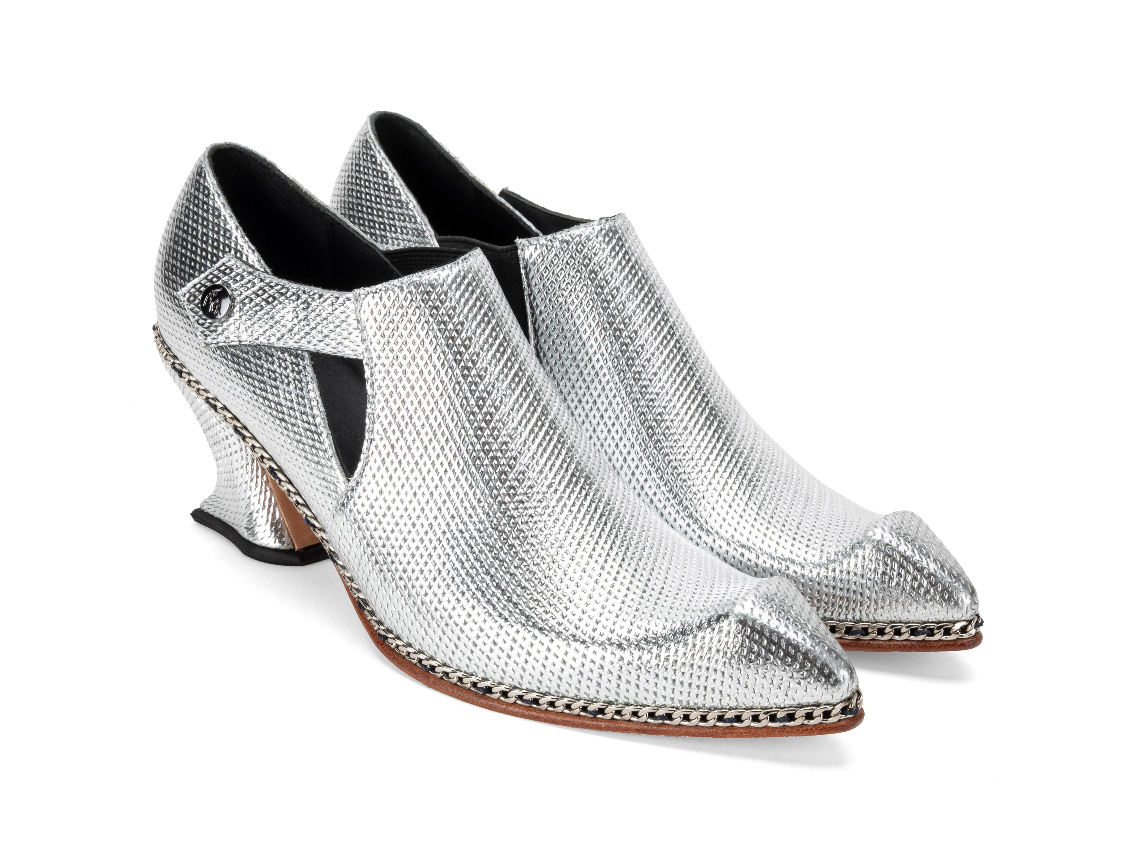 metallic_silver - Quarter View