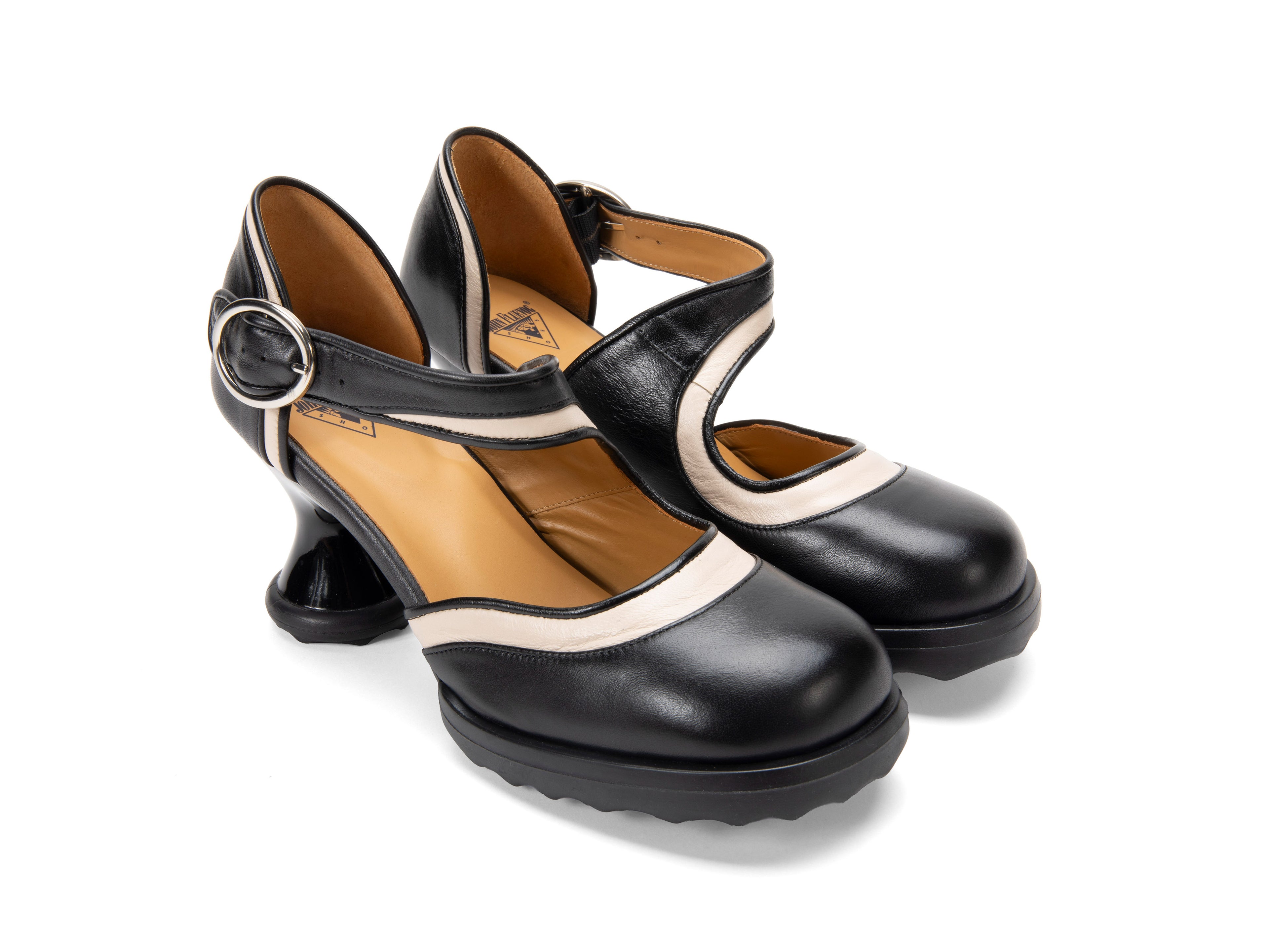 black_cream - Quarter View