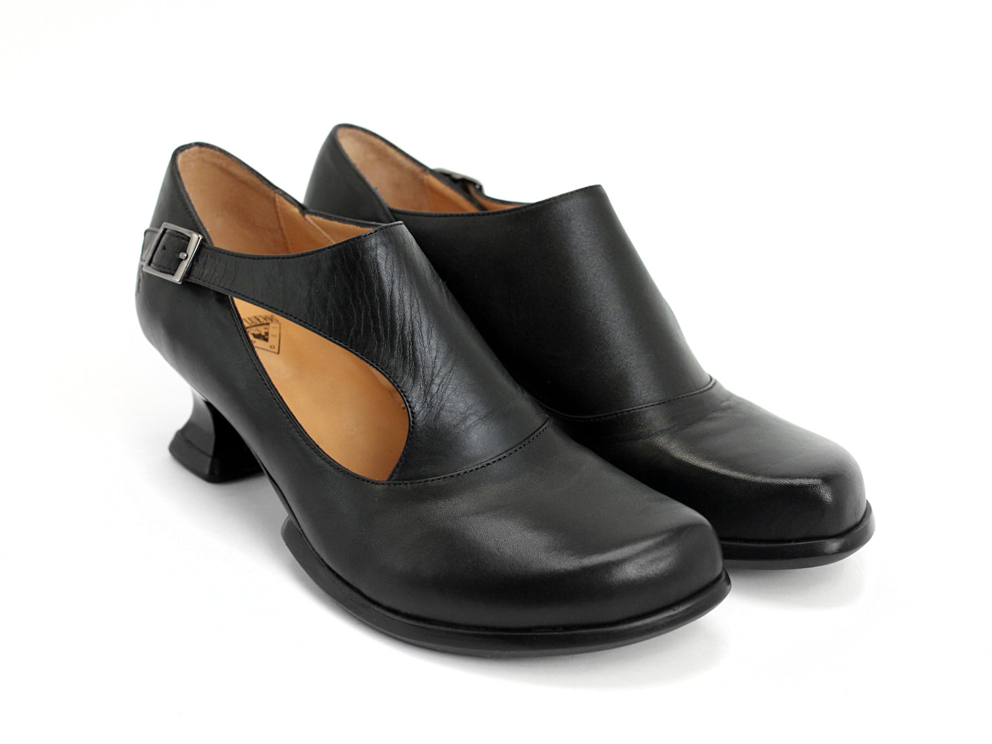 black - Quarter view
