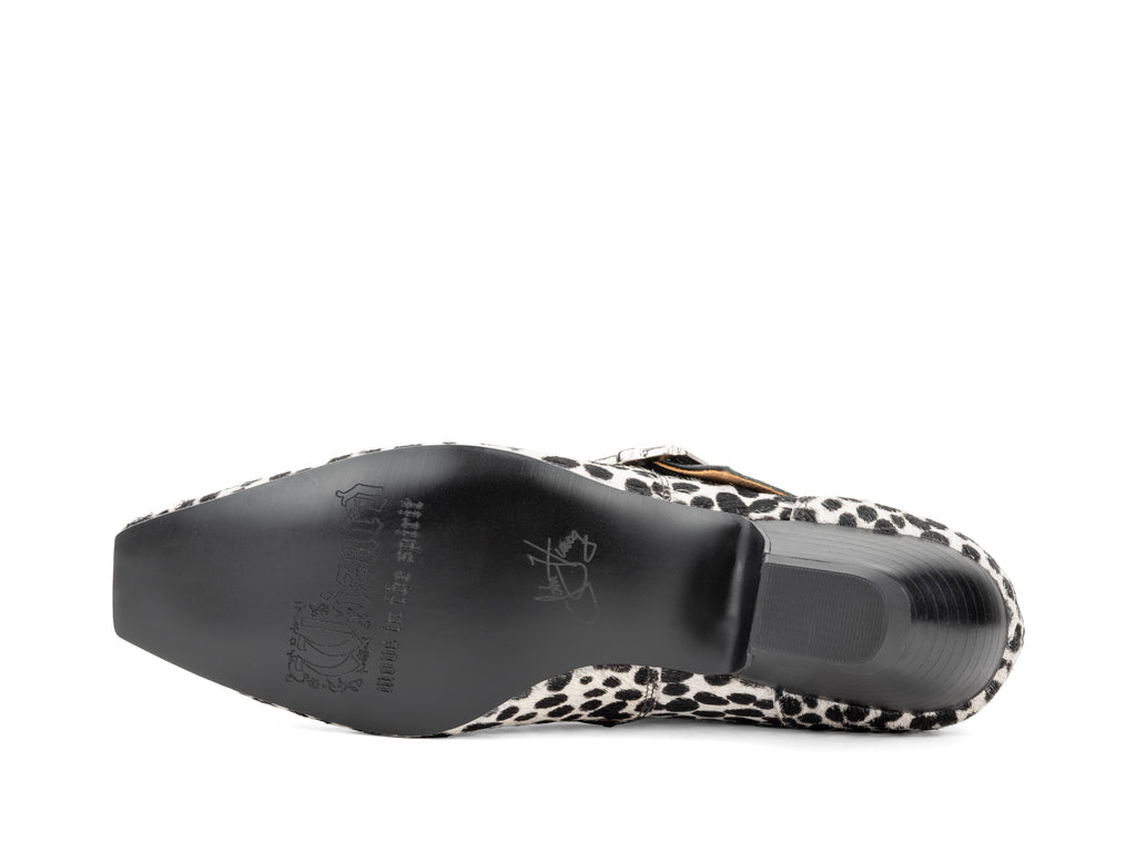 black,white - Sole View