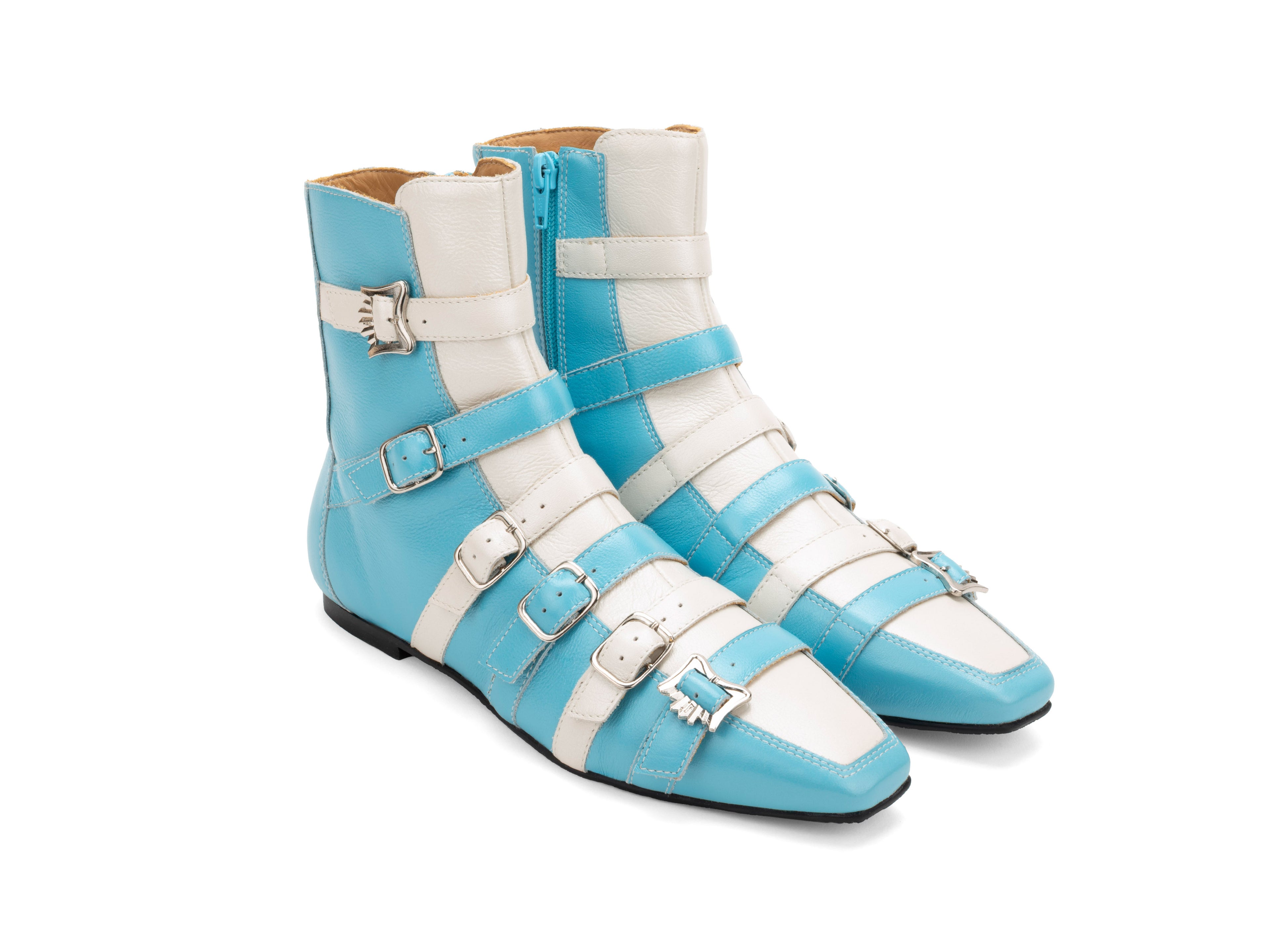 blue_white - Quarter View